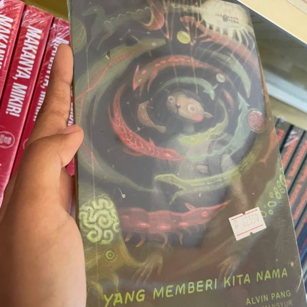 Sampul buku yang memberi kita nama karya alvin pang
